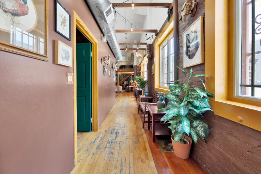 403657472