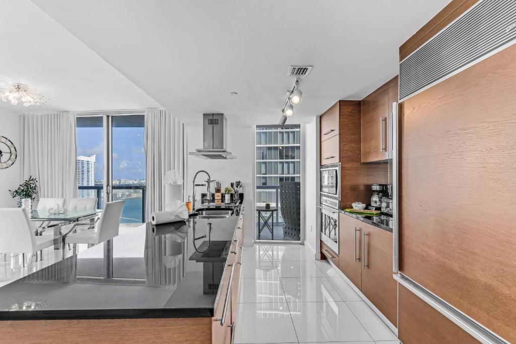 497998923