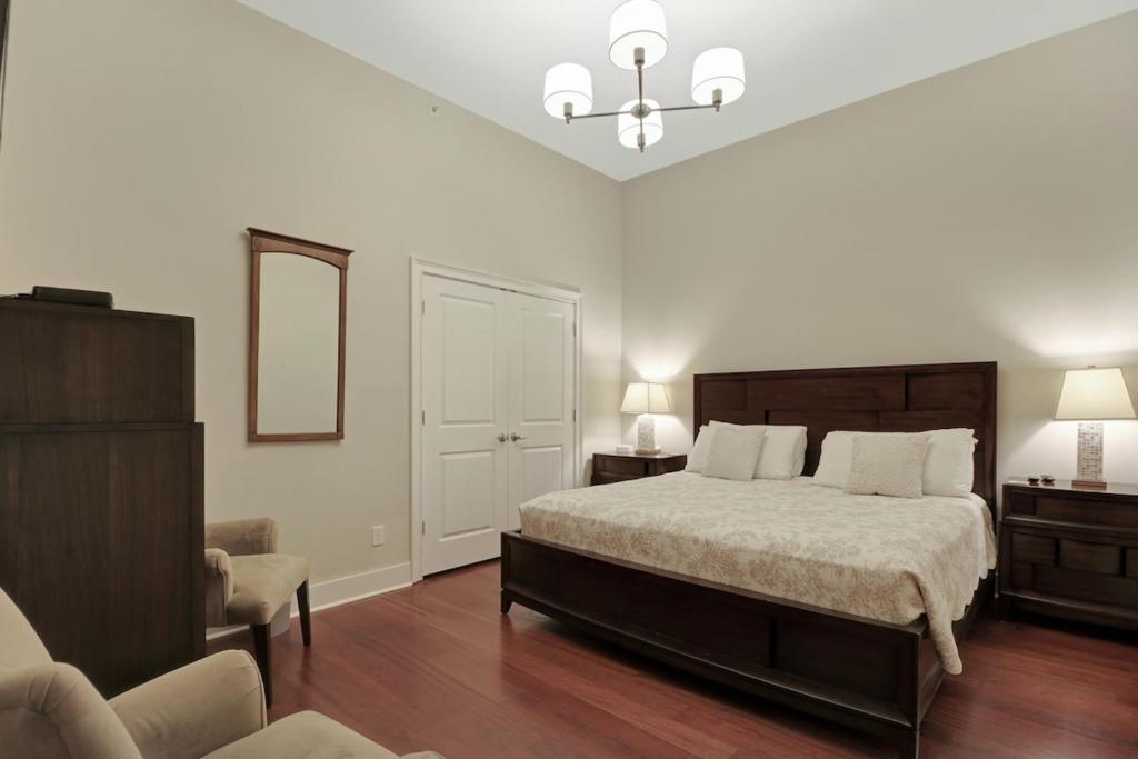 529723208